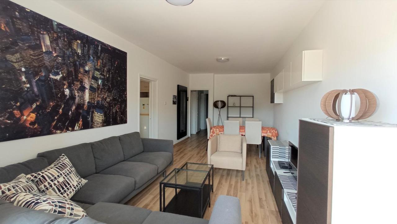 5 Min To The Beach Holiday Shared Apartment Incl Netflix - Private Room In 3 Bdr Apt ลาร์นาคา ภายนอก รูปภาพ