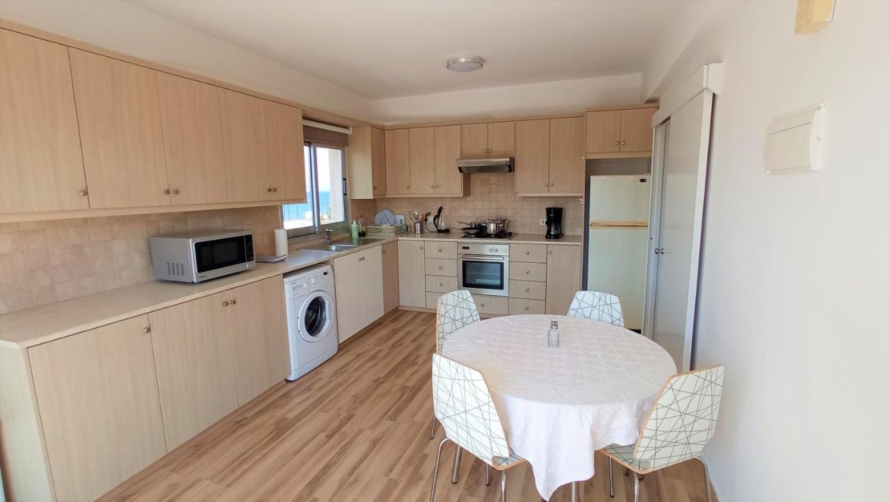 5 Min To The Beach Holiday Shared Apartment Incl Netflix - Private Room In 3 Bdr Apt ลาร์นาคา ภายนอก รูปภาพ