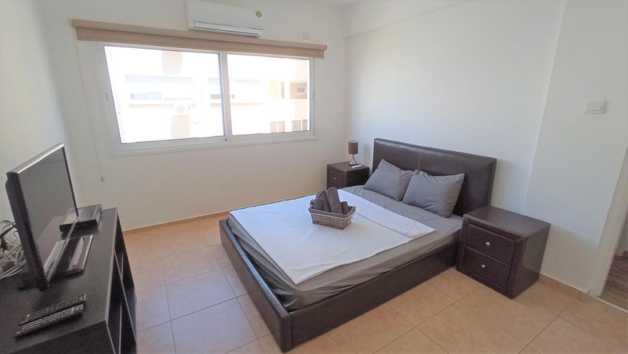 5 Min To The Beach Holiday Shared Apartment Incl Netflix - Private Room In 3 Bdr Apt ลาร์นาคา ภายนอก รูปภาพ