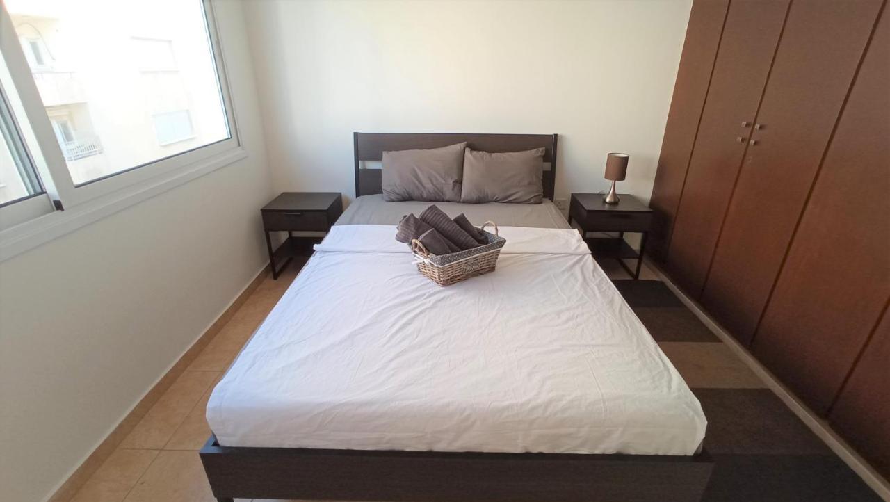 5 Min To The Beach Holiday Shared Apartment Incl Netflix - Private Room In 3 Bdr Apt ลาร์นาคา ภายนอก รูปภาพ