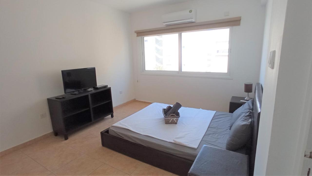 5 Min To The Beach Holiday Shared Apartment Incl Netflix - Private Room In 3 Bdr Apt ลาร์นาคา ภายนอก รูปภาพ