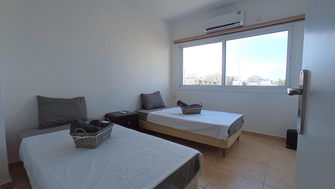 5 Min To The Beach Holiday Shared Apartment Incl Netflix - Private Room In 3 Bdr Apt ลาร์นาคา ภายนอก รูปภาพ